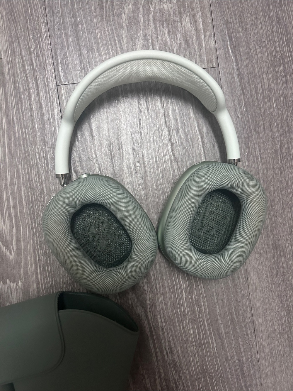 Generation 1 AirPod max - Picture 2 of 4